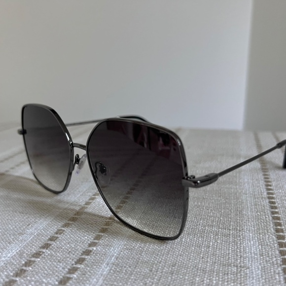 Diff Square Shape Lens - Picture 2 of 3